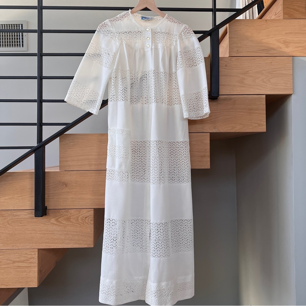 1970s Vintage White 3/4 sleeve Nightgown Duster Robe size Medium